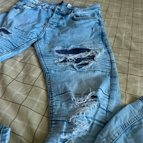 H&M Ripped Jeans - Picture 2 of 3